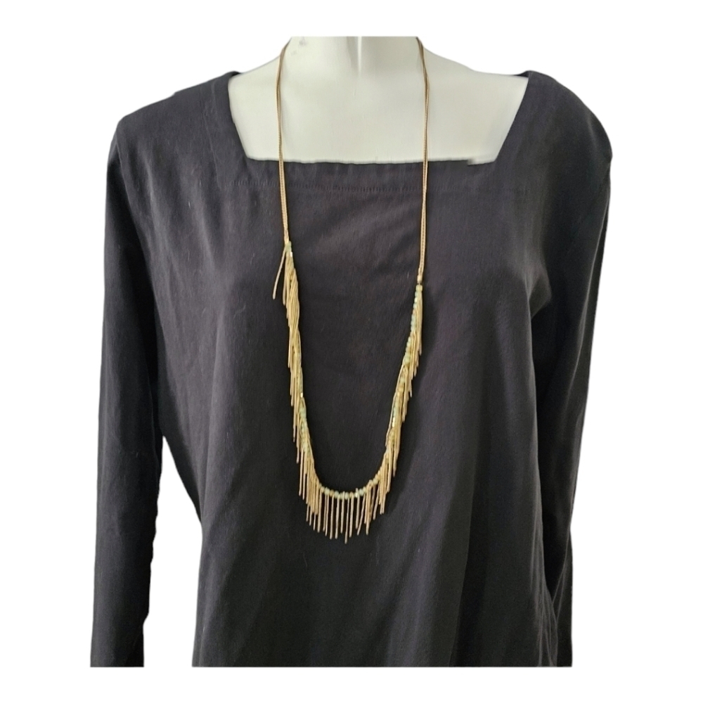 Freedom gold and green long necklace with a boho feeling fringe. - Picture 11 of 12